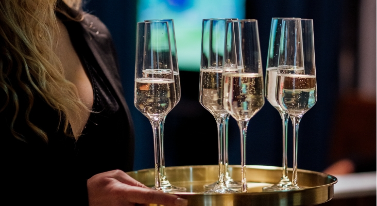 Pitch champagne.