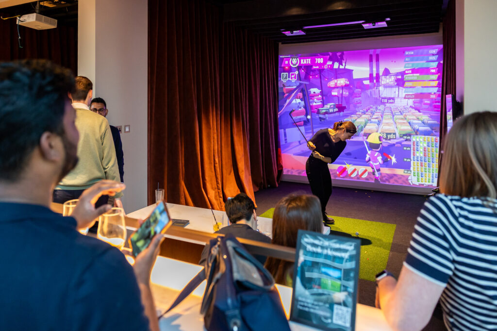 play indoor golf canary wharf